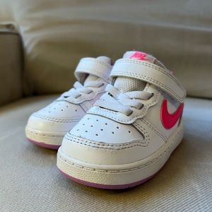 Toddler Nike shoes size 5c